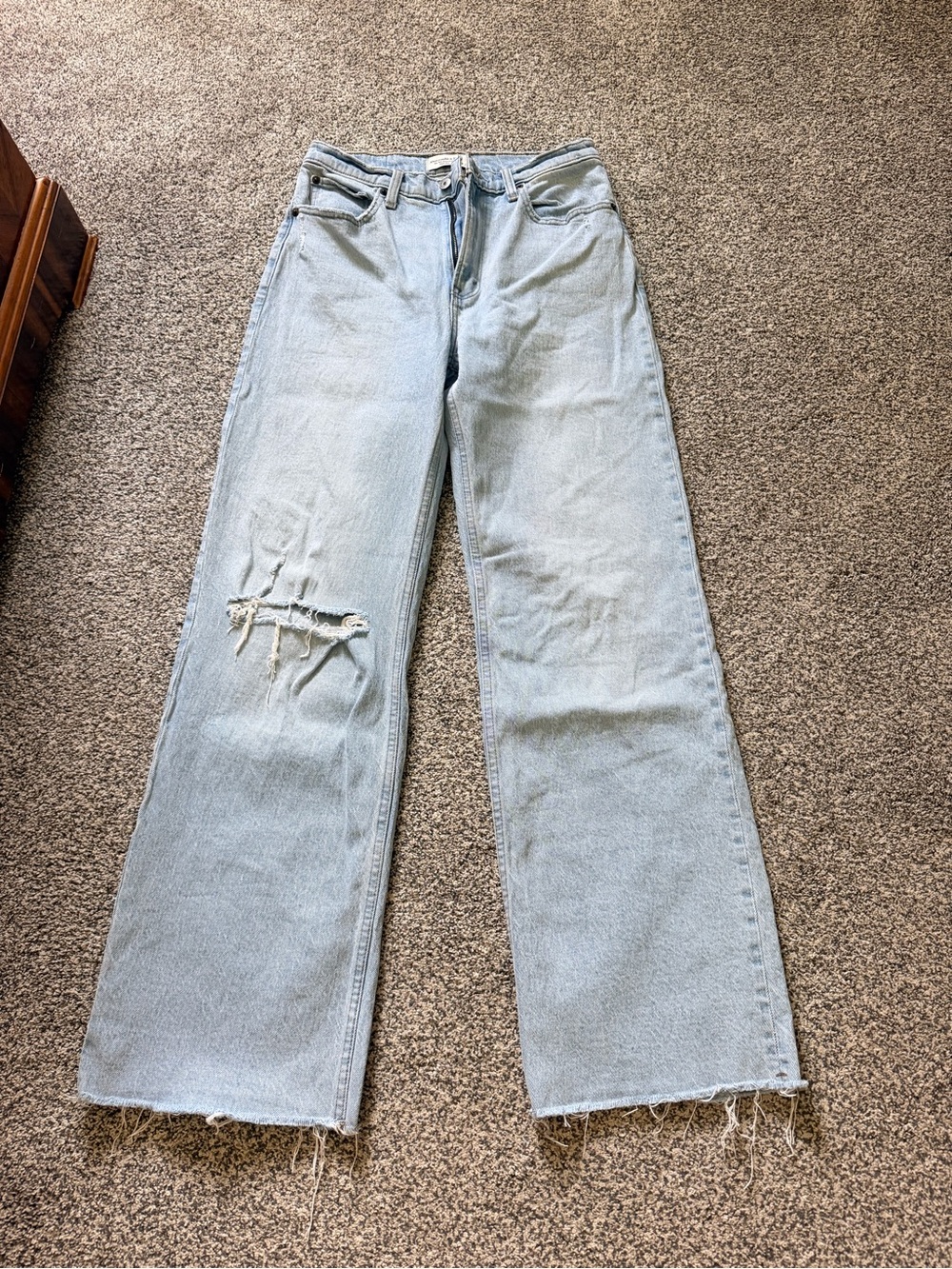 Abercrombie & Fitch Light Wash 90’s High Rise Relaxed Jeans Size 27R